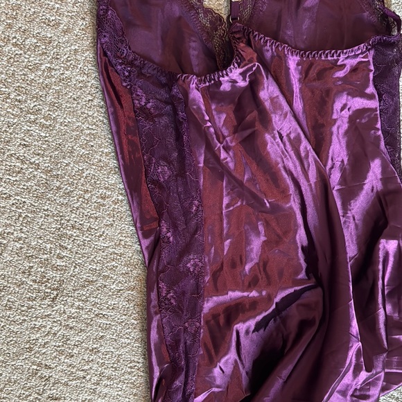 Elegant Purple Lace Trim Nightgown - Picture 3 of 3